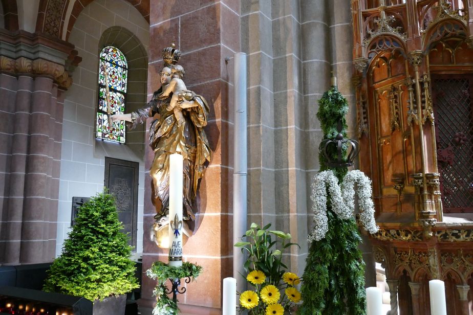 Maialtar im Dom zu Fritzlar - am 01. Mai 2020